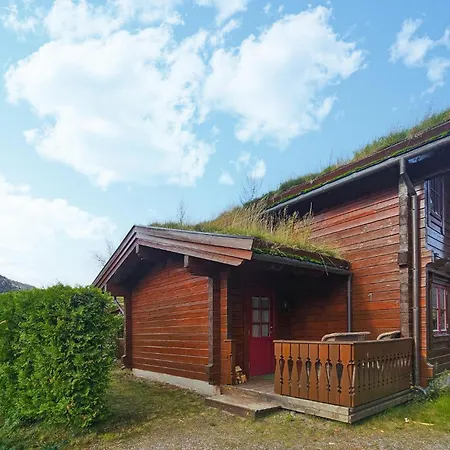 Feriehus In With House A Mountain View