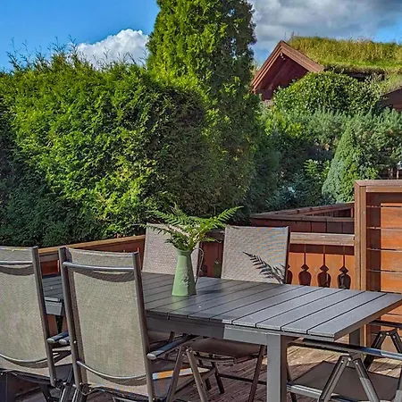 Feriehus In With House A Mountain View