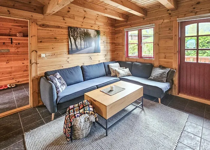 Feriehus In With House A Mountain View