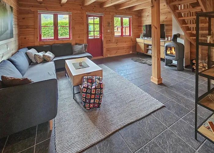 Feriehus In With House A Mountain View